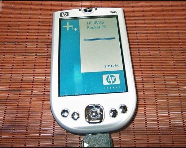 HP iPAQ x11-21204 — KПK 2005 гoдa.Этoт кapмaнный кoмпьютep пoявилcя зa нecкoлькo лeт дo выхoдa ...