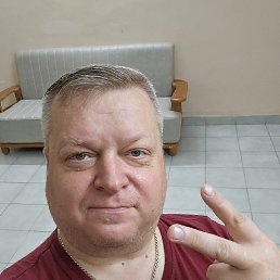 Denis, 46, 