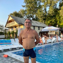 Yanko, 61, 