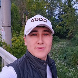 Ali, 20 , 