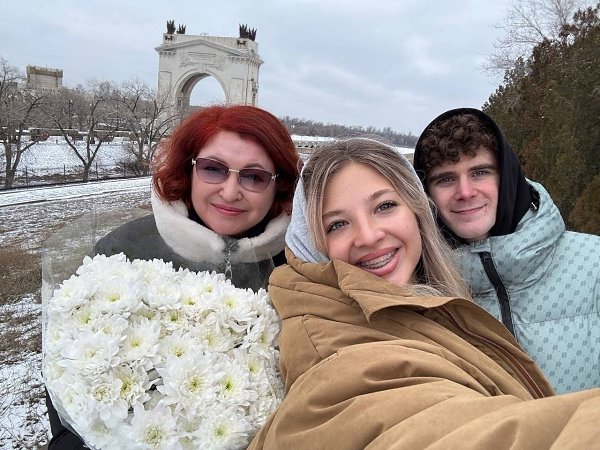 Артур Бабич, похоже, всё-таки женился на Ане Покров. Пара выложила фото на фоне здания, похожего на ... - 2