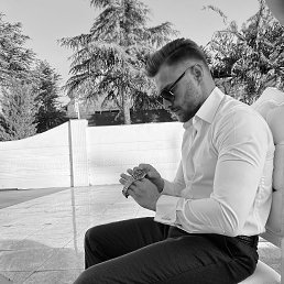 Ömer, 27, 