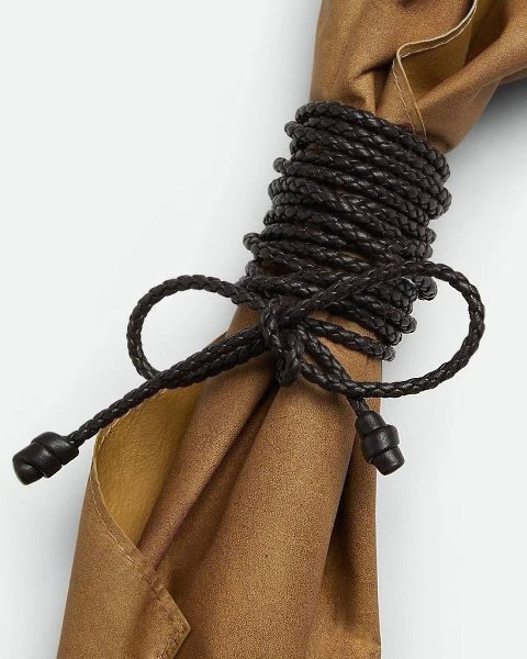 Bottega Veneta выпустили кожаные цветы за 7000€. Теперь мужчинам не отвертеться — такой букет будет ... - 2