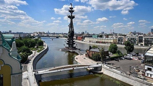 В Москве открыли пешеходный мост между стрелкой острова Балчуг и Крымской набережной - 3