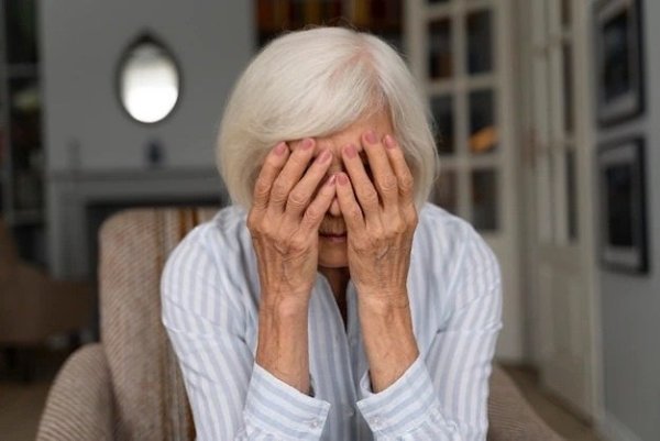86-летняя пенсионерка из Москвы стала жертвой мошенников, передав им 90 миллионов рублей. В течение ...