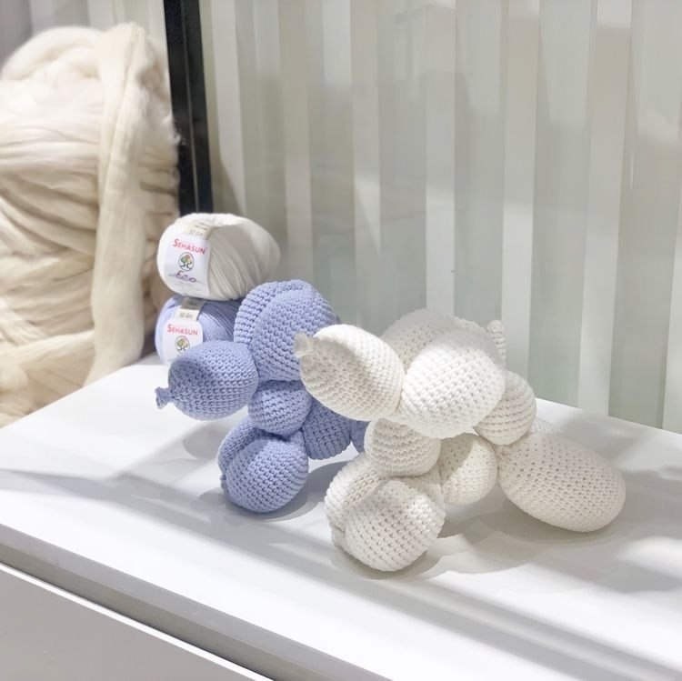 Мягкие интерьерные фигуры в виде собак из трикотажа — пример того, как даже простая форма может ... - 5