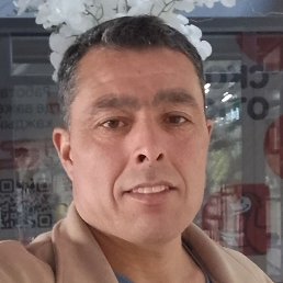 Ali, , 40 