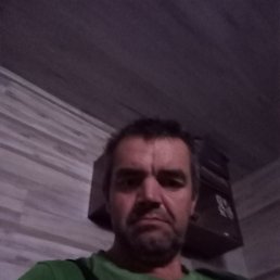 Denis, 42, 