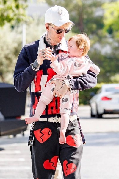 ��������� ����������� Machine Gun Kelly ������ � ������� �� ����� ����. �������� �� ������������� ... - 2