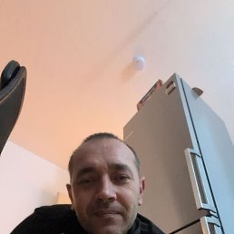 Andrii, 46, 