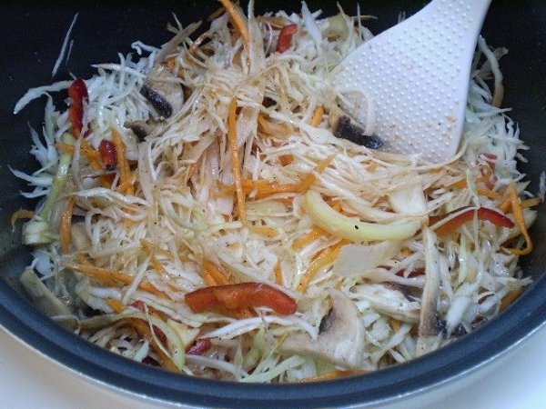 Солянка овощная.Для овощной солянки подойдут любые сезонные овощи. Измельчите их, сложите в кастрюлю ... - 8