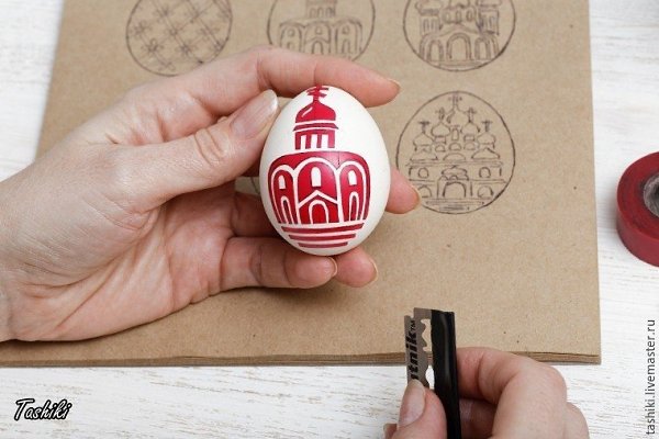 Окрашиваем пасхальные яйца в традиционном отваре луковых перьев - 8