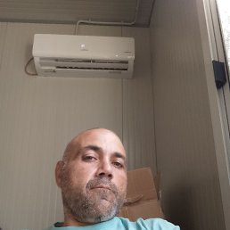 Gaetano, 33, 