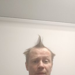 Alex, 32, 