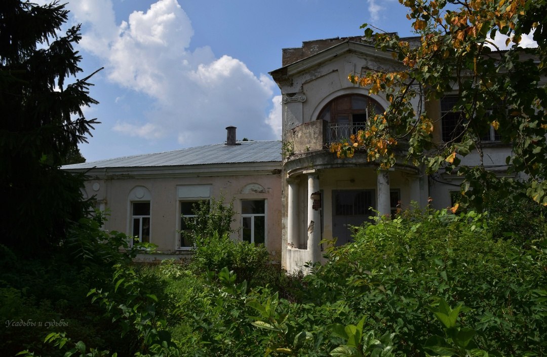 Сегодня День рождения Николая Рубцова (1936-1971).Песчаный путьВ еловый тёмный лес.В зелёный ...