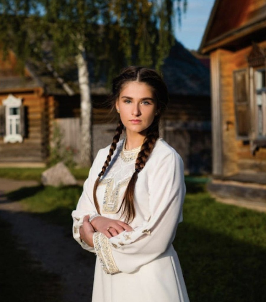 Девушка из деревни пропала после свадьбы, спустя 14 лет родственники находят её кольцо в колодце.Что ...