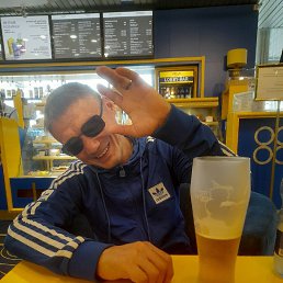 Aleks, 25, 