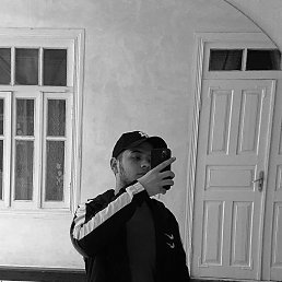 Alisher, 18, 
